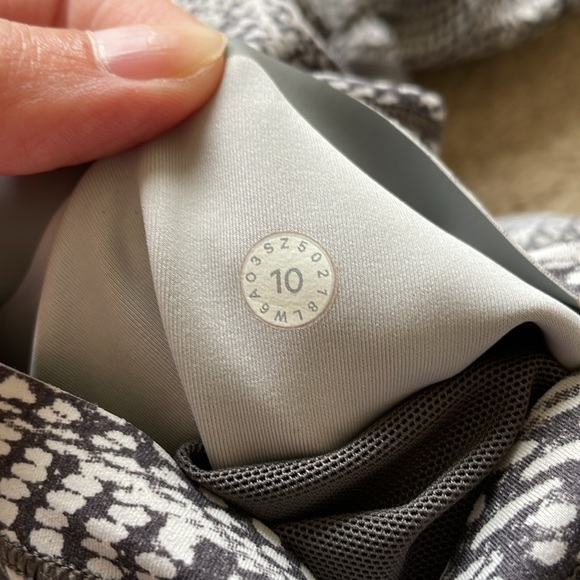 Lululemon In Movement Crop Everlux 19’’ in Swerve Vapor Metal Grey Women’s 10 - Picture 8 of 10